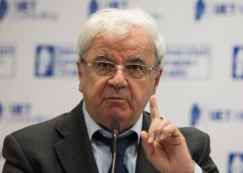 “Na turpëruan këta injorantë”/ Ngjela: Ja pse dekreti i Metës për gjeneralin Begaj është i drejtë