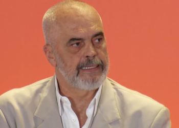 “Si e luftuam korrupsionin në arsim, shëndetësi e polici”/ Rama: Rekrutimi i policëve bëhej me letra bakalli, që deputeti ia çonte ministrit