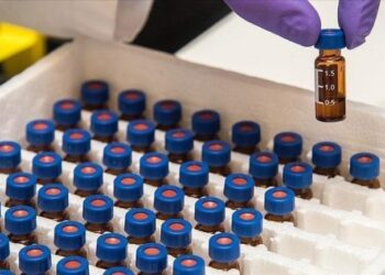 Hiqen nga farmacitë/ SHBA, mbi 82 milionë doza vaksinash kundër COVID-19 përfunduan në koshat e mbeturinave