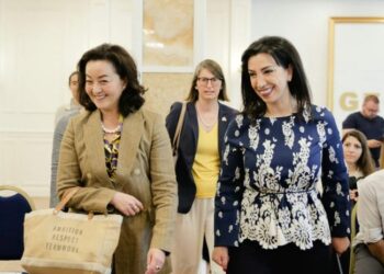 Trajnohen 250 mësues për gjuhën angleze në klasat e para/ Kushi: Teknikat e reja rrisin cilësinë e mësimdhënies në gjuhën angleze