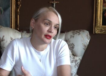 Problemet e adoleshentëve, detektivja: Vajzat shoqërohen me më të mëdhenj, djemtë nisin cigaren