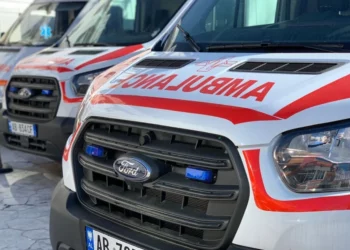 Holandezi gjendet i pajetë në ballkonin e shtëpisë së tij në Sarandë