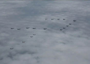 FOTOT/ Avionët amerikanë “rrethojnë” Korenë e Veriut: Përgjigje të ashpër ndaj testeve bërthamore