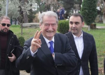 Fërkim me Belind Këlliçin? Berisha tregon si i ka marrëdhëniet me mbështetësin e tij
