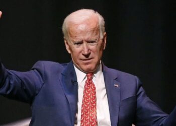 Biden nënshkron ligjin për armët: Me shpresën e Zotit, do të shpëtojmë shumë jetë