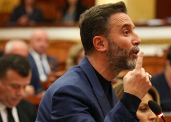 “E fryn Erioni se s’është kështu situata”/ Braçe publikon shifrat për “tkurrjen” e blegtorisë: Ju kam thënë që në 2018, por s’më dëgjoi kush, tani…!