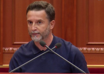 “Po talleni me mundin dhe djersën e bujkut”/ “Shpërthen” Braçe: S’merret askush me grurin, përveç grabitqarëve që e kanë çuar çmimin aty ku ishte