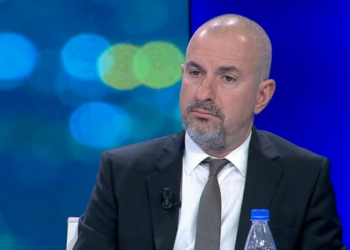 Zv.ministri: S’ka krizë, ka rritje çmimesh. Ish-deputeti i PS: Kush ka makinë nuk është i varfër