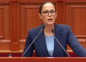 “Borde fashiste”/ Ministrja Ibrahimaj: Pa krijimin e tyre do kishin çmime më të larta të karburanteve