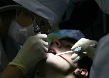 Ana tjetër e jetës së rusëve nga pasojat e sanksioneve të Perëndimit, u frikësohen trajtimeve tek dentisti për shkak se…
