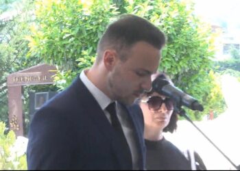 Me zërin që i dridhet, djali i Nishanit i jep lamtumirën të atit: Humbëm busullën e familjes sonë