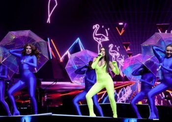 Miliona euro në ditë?! Sa po fitojnë artistët në botë nga koncertet/ Ja ku renditet Dua Lipa