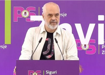 “Mos e marrshin mësysh kryetarin, se na mori lumi”/ Rama batuta me dibranët: Sa më shumë burra të bëjnë si të fortë, aq më shumë drejtohen nga gratë