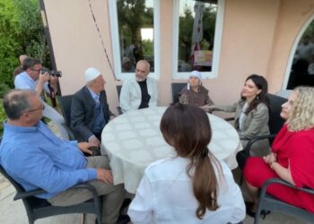 “E kam si vëlla”, Rama tregon në familjen e Hashim Thaçit: Çfarë shkruajta në formular para takimit në Hagë
