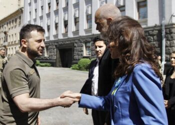 Të pathënat e vizitës në Kiev, Spiropali: Udhëtuam 12-orë me tren, perdet ishin të mbyllura. Ishim gjithë kohës në ruajtje nga forcat ukrainase dhe garda