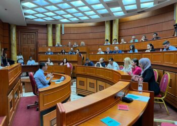 Teknologji e re për mbetjet në Tiranë, Veliaj: Ata që i gjuajnë tigrit me gurë, të njëjtët që djegin edhe kazanët