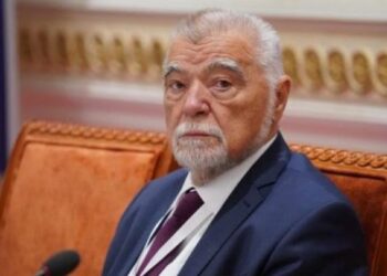 “Mesazhi për Kosovën”/ Ish-presidenti i Kroacisë: Qeveria serbe do mundohet të ulet në dy karrige, njëra nga Putini, tjetra drejt Evropës
