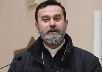 Dom Gjergj Meta: Dy janë arsyet kryesore pse shqiptarët po largohen!
