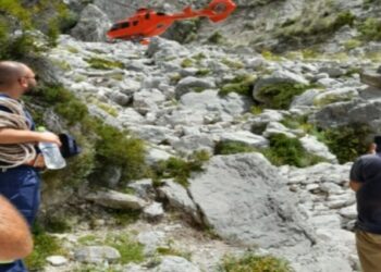 U rrëzua ndërsa punonte te burimi në Malin e Çikës/ Shpëtohet me helikopter punonjësi i ujësjellësit të Himarës