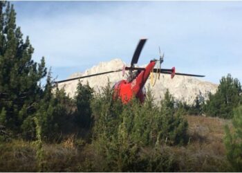 Transportohen me helikopter alpinistët e bllokuar në Valbonë, njëri prej tyre dërgohet në spital