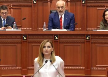 “E fitove pushtetin me Kajmakët”/ Ironia e Tabakut: Kampionët e korrupsionit mbajnë konferenca anti-korrupsion