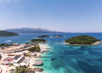 U denoncua si i mbytur në det, gjendet i gjallë turisti polak