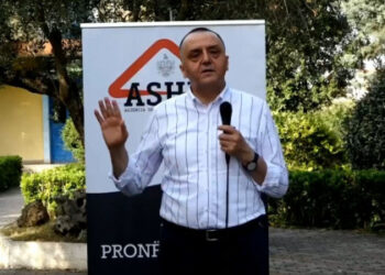 “Shkon Lamja natën djeg regjistrat, mos dëgjoni broçkulla”/ Paralajmërimi i kreut të Kadastrës për grabitësit e pronave: Furtuna sapo ka filluar