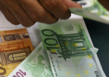 Kursi i Euros prek minimum të ri historik, bie në 119.9 Lekë