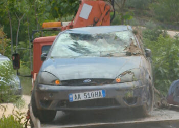 Detaje nga vdekja tragjike e dy të rinjve në rezervuar, çfarë dëshmoi roja që gjeti makinën