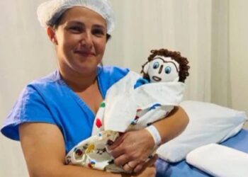 FOTO / U martua me kukullën prej lecke, 37-vjeçarja thotë se ka lindur një fëmijë me të