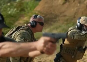 FOTO/ Vullnetar për të luftuar kundër Rusisë: Ja ushtari veteran i SHBA që po lufton për paqen në Ukrainë