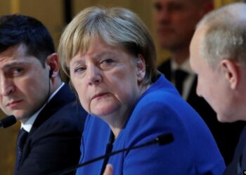 Merkel: Putin po priste largimin tim për të pushtuar Ukrainën