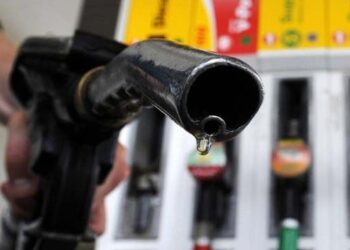 Bordi i hoqi 3 lekë naftës, por ia shtoi benzinës/ Si ndryshuan çmimet e karburanteve në vend