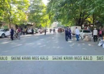 FOTO / Viktima ende në trotuar, dalin pamjet nga vrasja në Shkodër