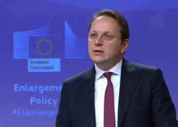 Oliver Varhelyi: Urime Bajram Begajt, të punojmë për ta çuar Shqipërinë në rrugën e saj të integrimit në BE