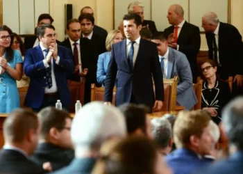 Bie qeveria bullgare, Petkov bën ironi: Ishte nder të drejtoja një qeveri të rrëzuar nga Rusia