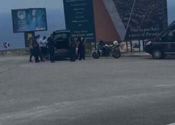 Policia rrugore “blindon” Vlorën dhe Sarandën/ Vendosen 916 gjoba. Pranga 40-vjeçarit, tentoi të korruptonte efektivët