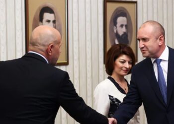 Qeveria e Petkov nuk i “mbijetoi” votëbesimit në Parlament/ Presidenti i Bullgarisë nis bisedimet për të shmangur zgjedhjet e parakohshme