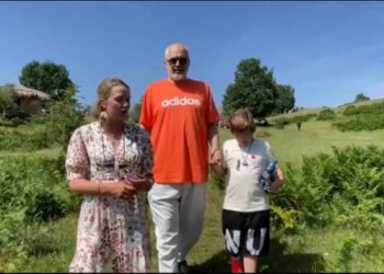 VIDEO/ Me Zahon për dore, Rama vizitë në një agro-bujtinë në Nivicë: Sipërmarrje turistike me shumë mend e jo shumë fonde