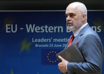 Pëllumb Xhufi: Rama është politikan, ndryshe nga Noli. Por këtë herë gaboi