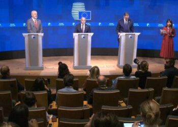 “S’duam luftë në Ballkan”/ Rama i kundërvihet Vuçiçit në Bruksel: Kosova është Kosovë dhe pikë, jo e ashtuquajtur