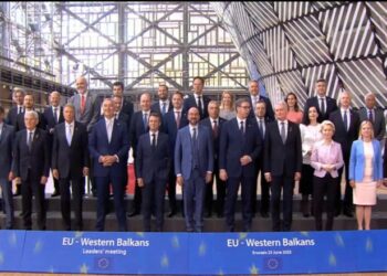 “Vend i bukur, njerëz të këndshëm, fjalë e foto, por…”/ Rama reagon pas Samitit të BE-së: Ne shqiptarët s’dorëzohemi