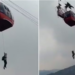 VIDEO/ Turistët përjetojnë tmerrin në ajër, bllokohet teleferiku në 1000 metra lartësi