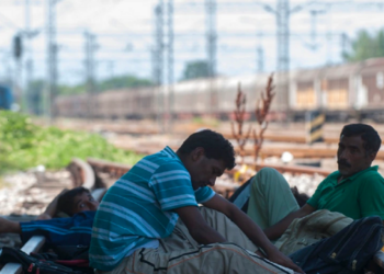 Tragjike/ Treni “shtyp” dy emigrantë që flinin në hekurudhë. Nuk arrijnë të mbijetojnë