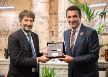Veliaj pret ministrin italian të Kulturës dhe i jep “Çelësin e qytetit”, Franceschini: Tirana një qytet evropian, model i zhvillimit dinamik