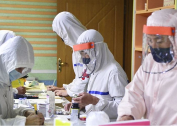 Koreja e Veriut raporton për qindra raste të reja me sëmundjen misterioze
