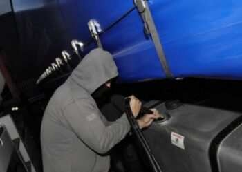 Çmimi i naftës “kacafiu”, qytetari ‘gjen’ mënyrën për ta siguruar, por kapet mat nga policia