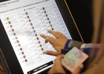 Votimi elektronik, a e sheshon teknologjia shitblerjen e votës? Dështimet dhe përvoja botërore