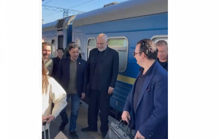 Rama dhe Abazoviç mbërrijnë në Kiev, në mesditë konferencë të përbashkët me Zelenskyn
