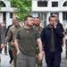 “Ukraina që njihnim, nuk ekziston më”/ Zelensky sheh shkatërrimet nga afër, për herë ta parë në jug të vendit
